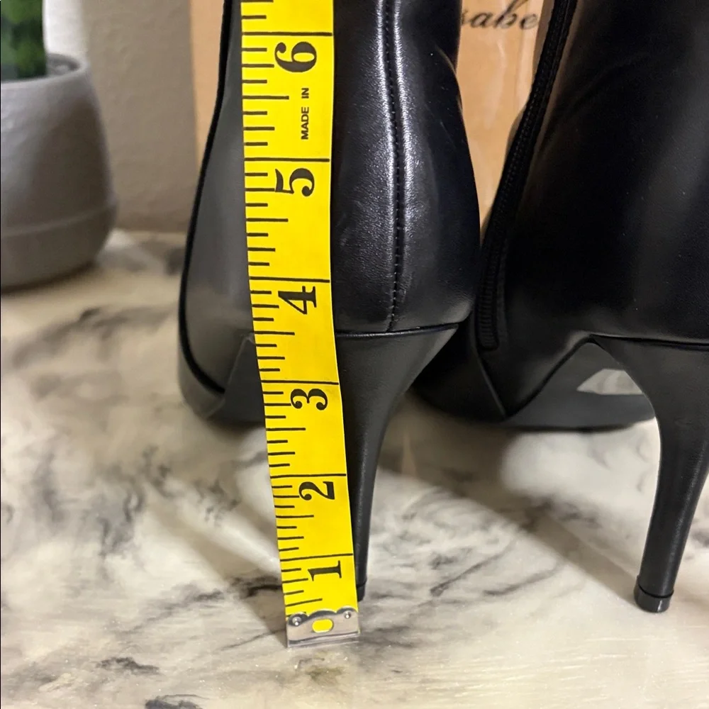 Women's Black Pointed-Toe Zip Ankle Booties - Picture 5 of 10